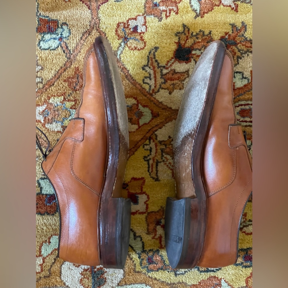 Allen Edmonds Made in the USA Hillcrest lace up tie shoes. Beautifully made.